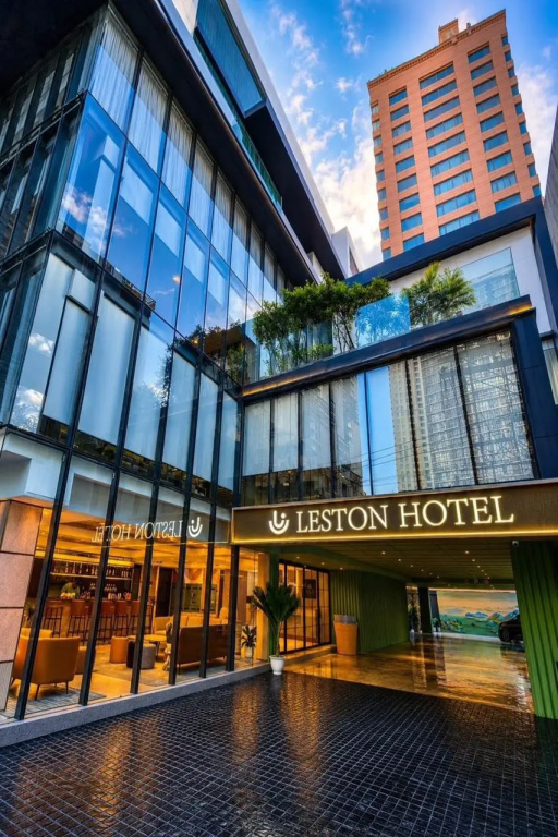 Leston Hotel