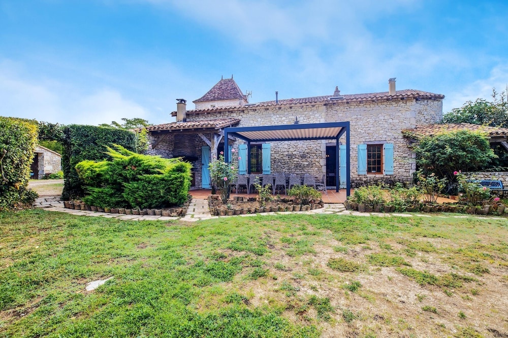 House With 6 Bedrooms in Thenac , With Private Pool, Furnished Garden and Wifi