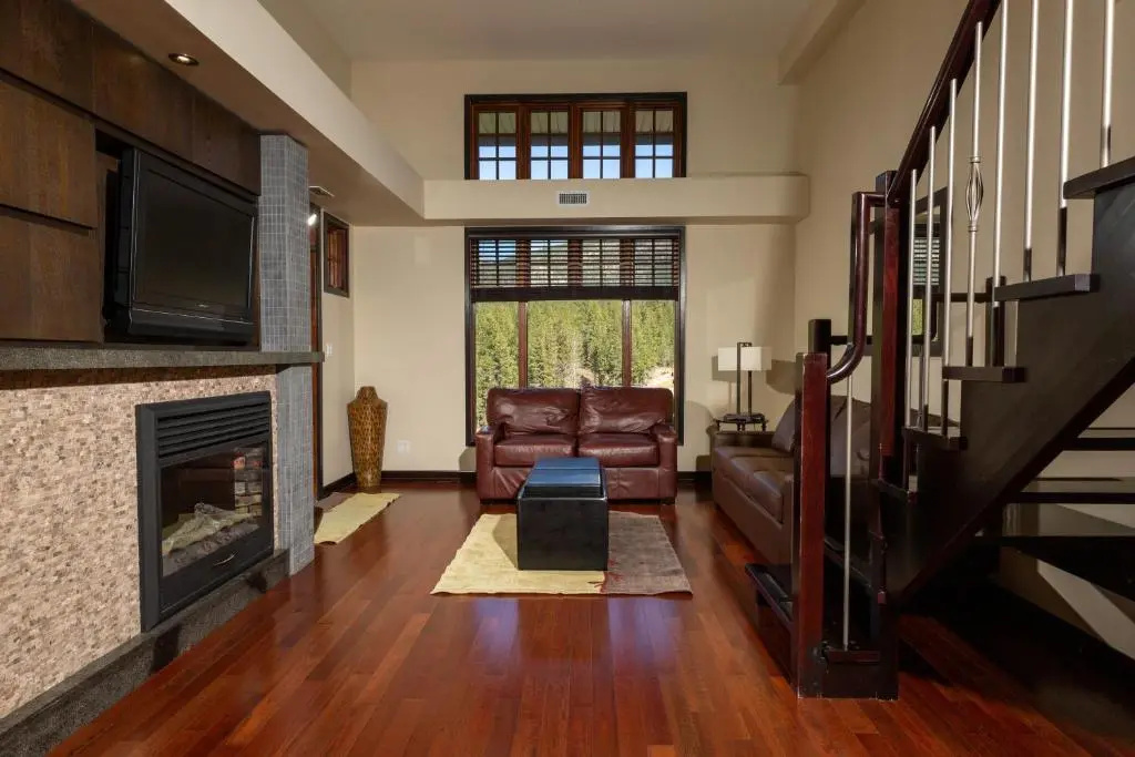 1 Bedroom Suite with courtyard view