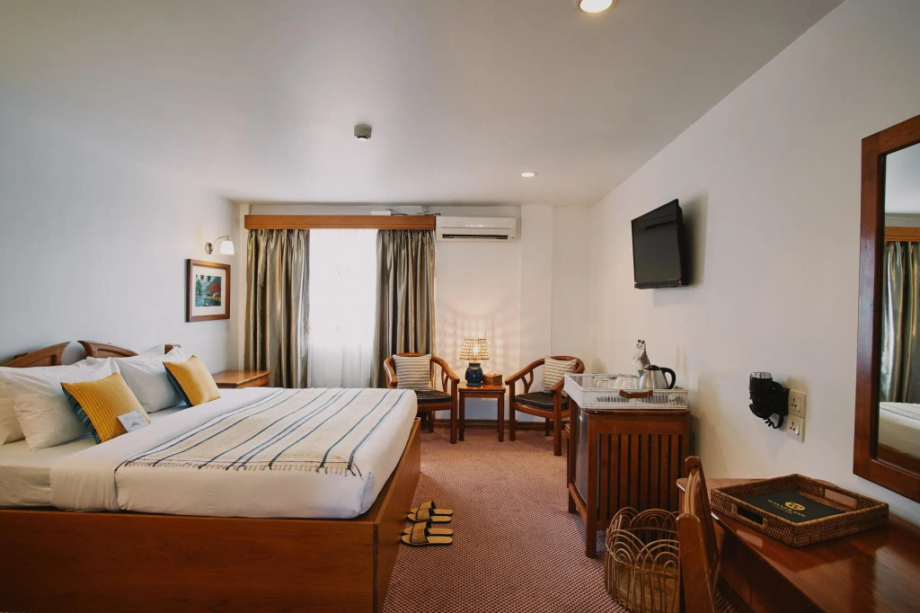 Deluxe Double room (full double bed)