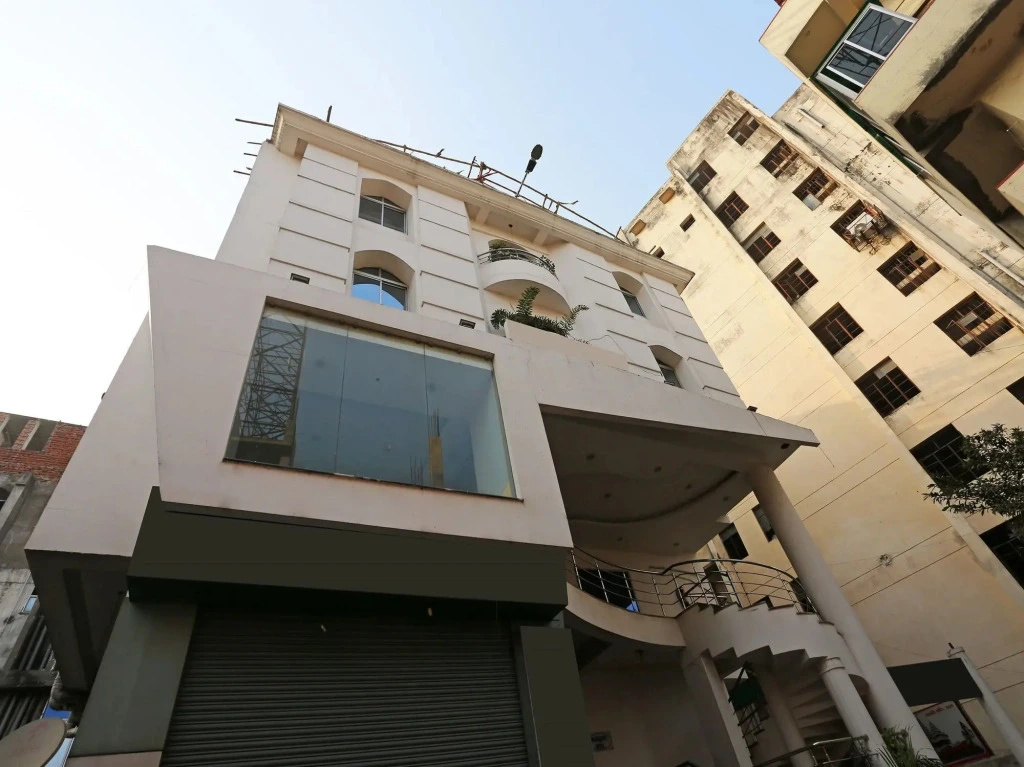 Oyo Flagship 26480 Hotel Nisa