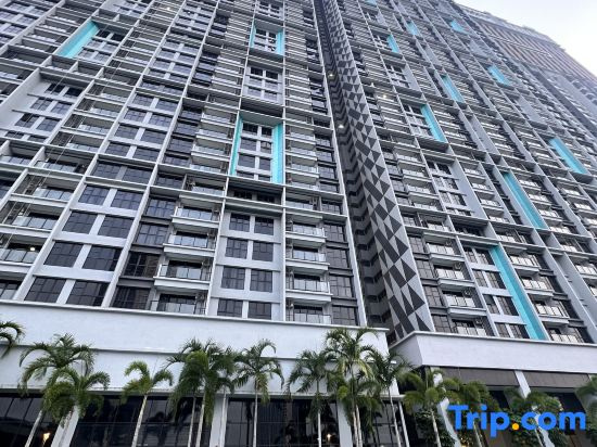Skyscraper65KL Highest Outdoor Bathtub Lux Penthouse
