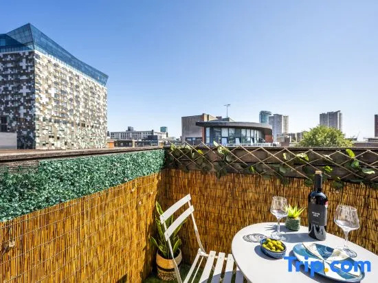 B1 Balcony Flat | Mailbox, Cube & City Break