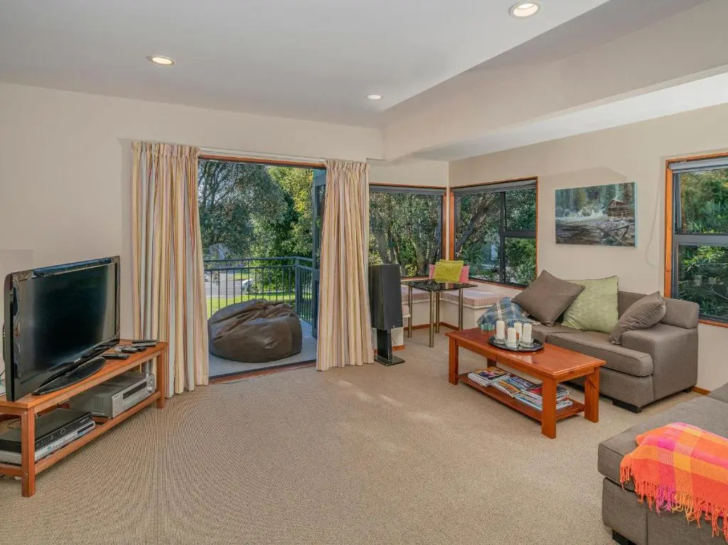 Patuwai Paradise - Whangamata Holiday Home