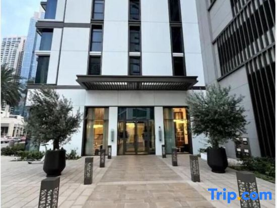 1 BR Apt Luxury at Burj Crown All Bills Included