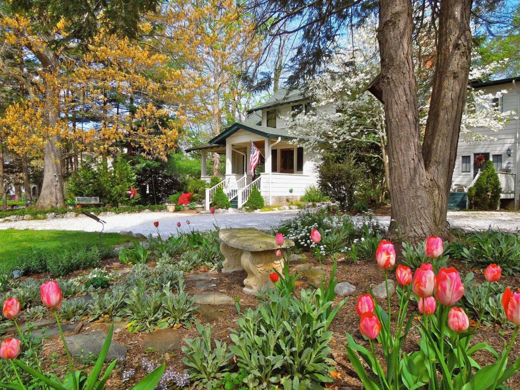 Oakland Cottage Bed & Breakfast