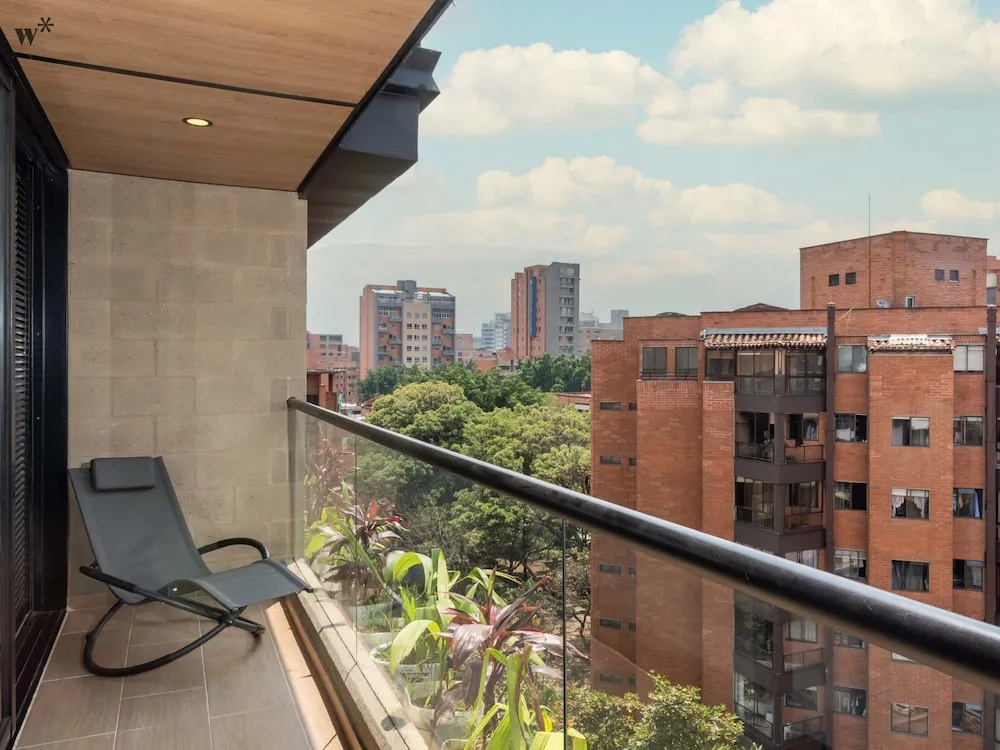 w Amazing 2BR w/ AC in Laureles