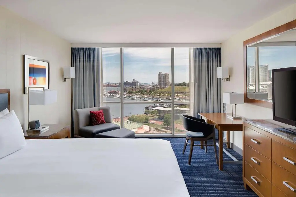 Double room with harbour view (full double bed)
