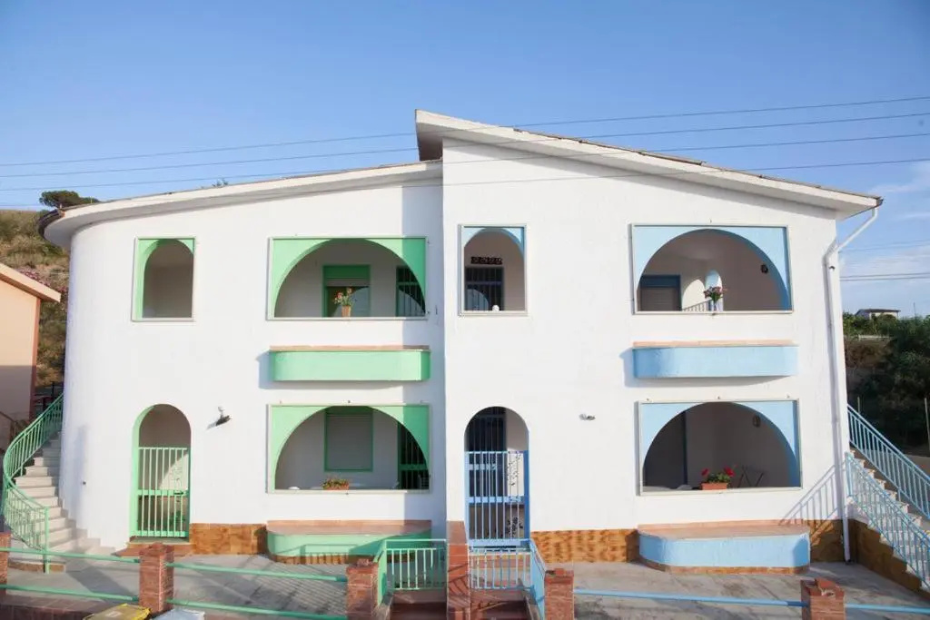 2 bedrooms appartement with furnished terrace and wifi at Balestrate 1 km away from the beach
