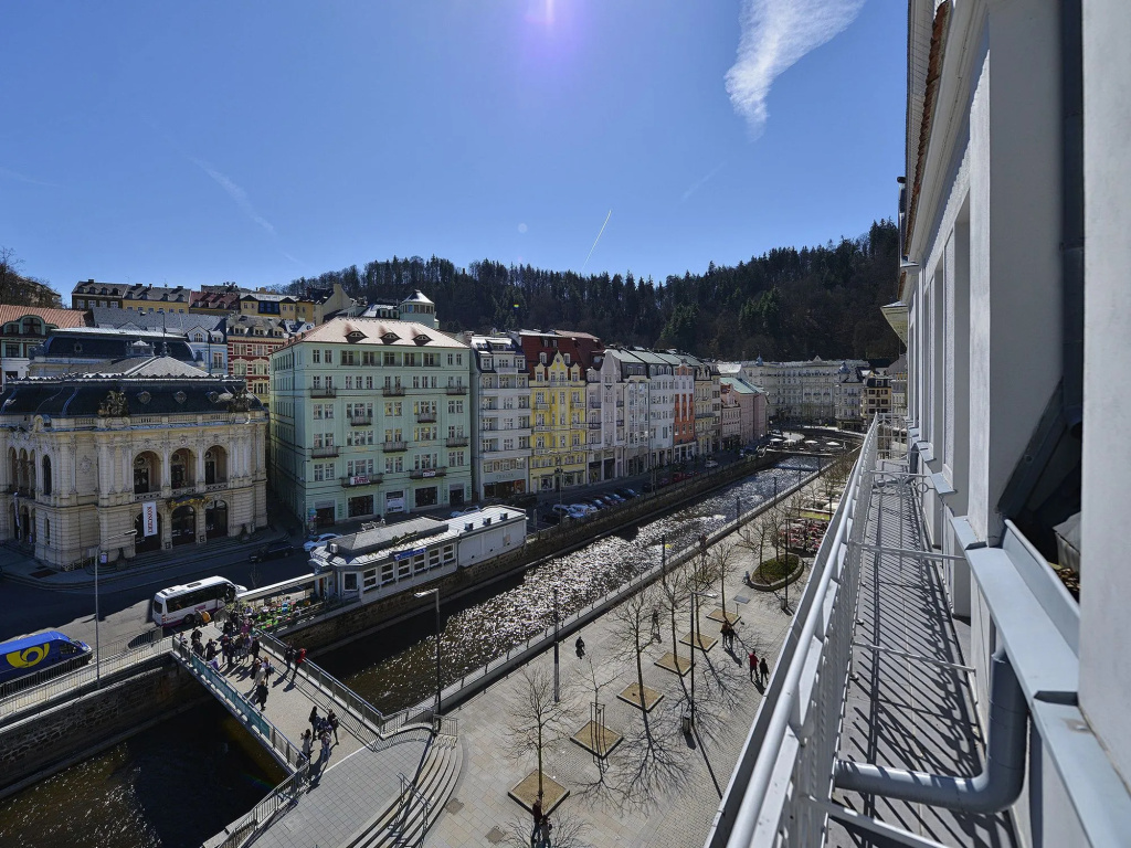 Balcony & Terrace