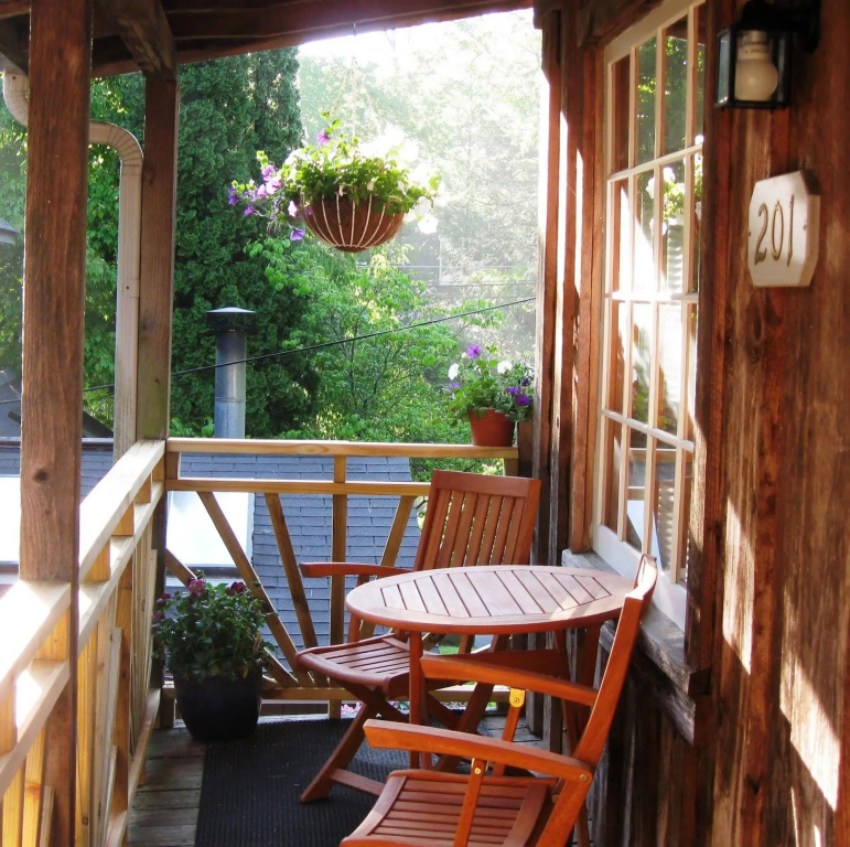 Outpost Inn