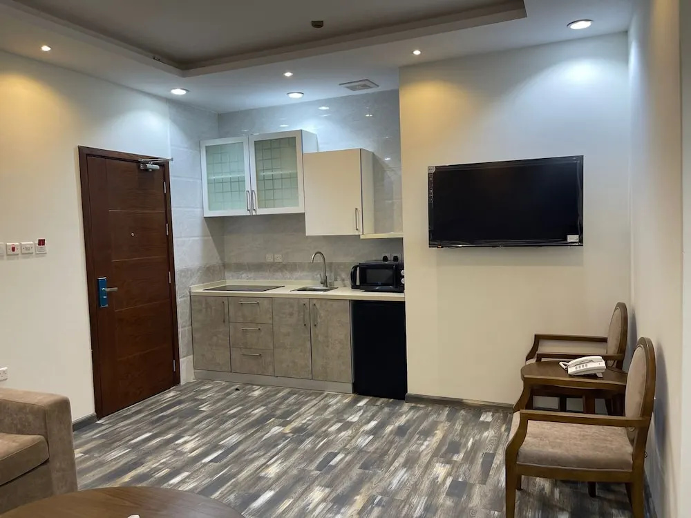 New Holiday Serviced Apartments — фото