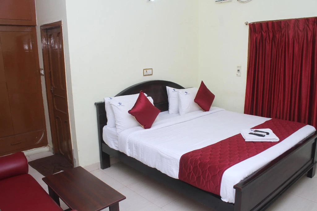 Deluxe Double room (full double bed)