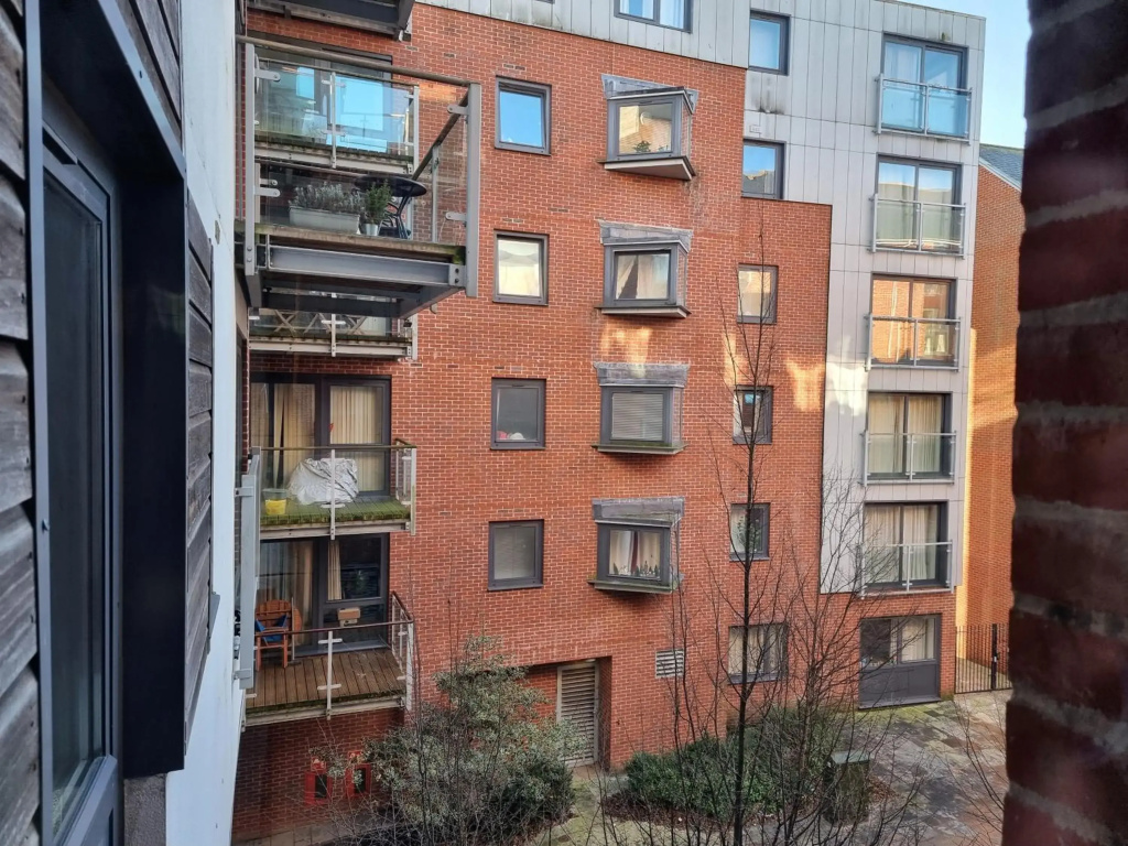 Splendid High Street 2 BR Apartment - King Bed - Wise Stays