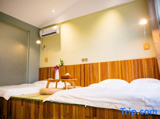 4 Bedrooms Bed in Dorm