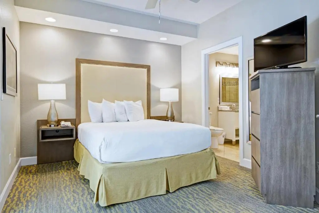 1 Bedroom Condo