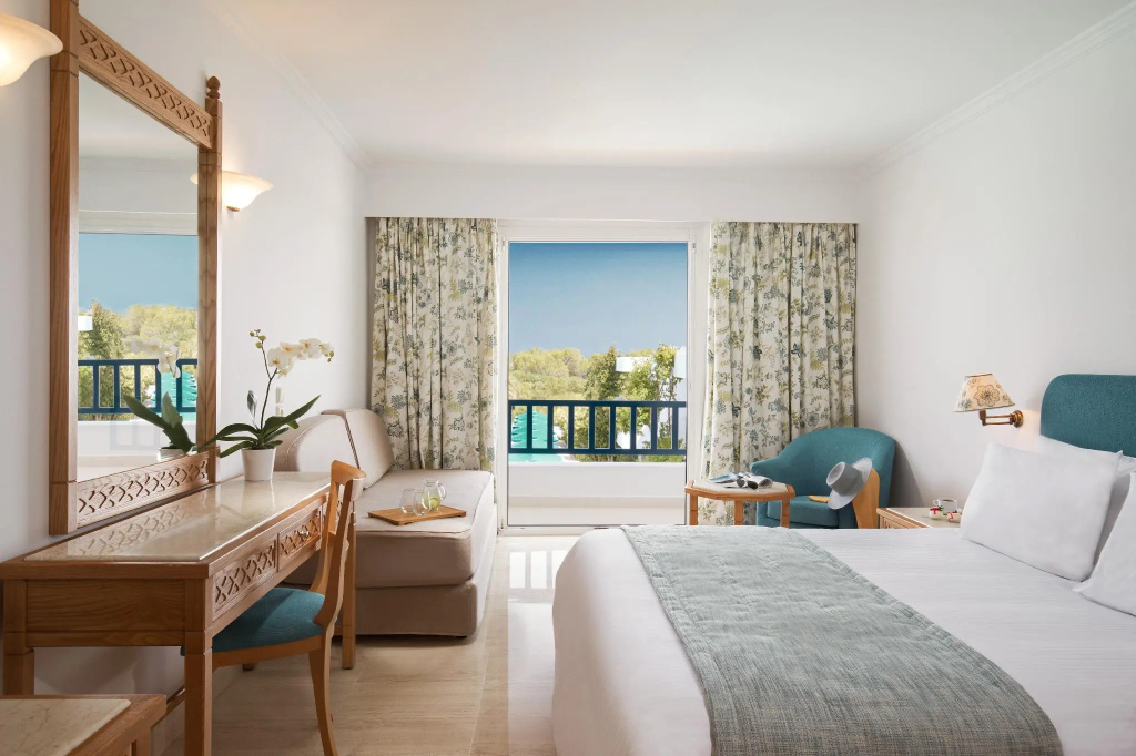 Double room with sea view (full double bed)