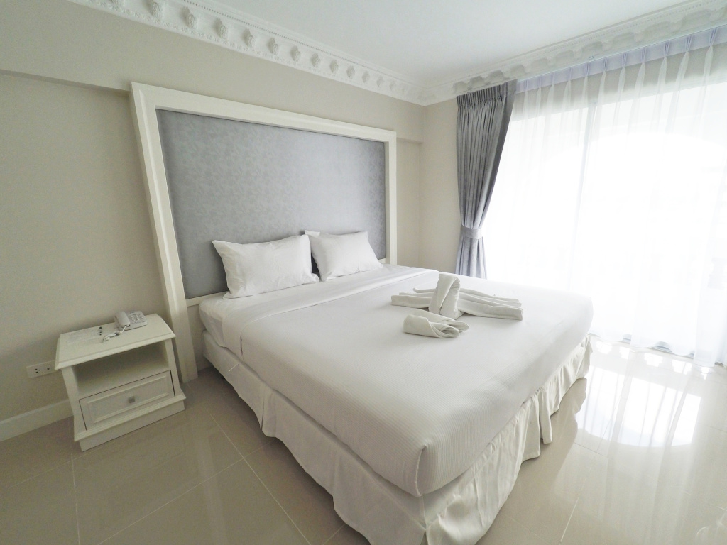 Deluxe Double room (full double bed)
