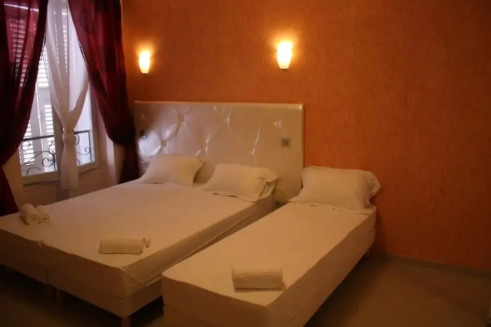 Standard Triple room