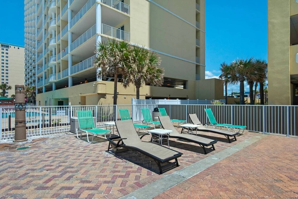 Twin Palms 1103