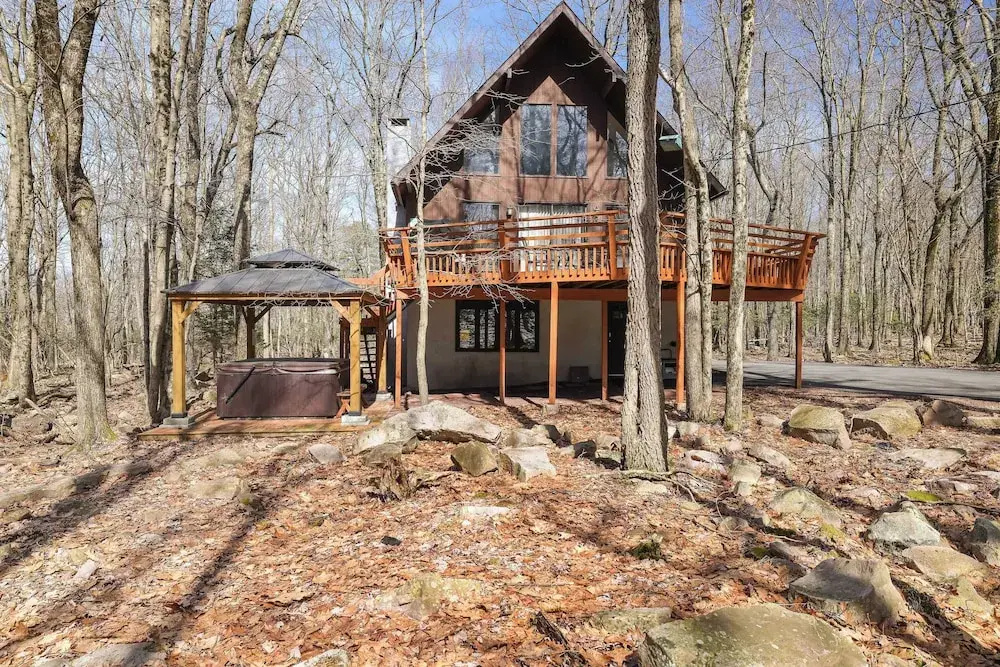 Hot Tub + Sauna + Deck + Firepit + Beach Access + Near Dining Grateful Escape by Avantstay