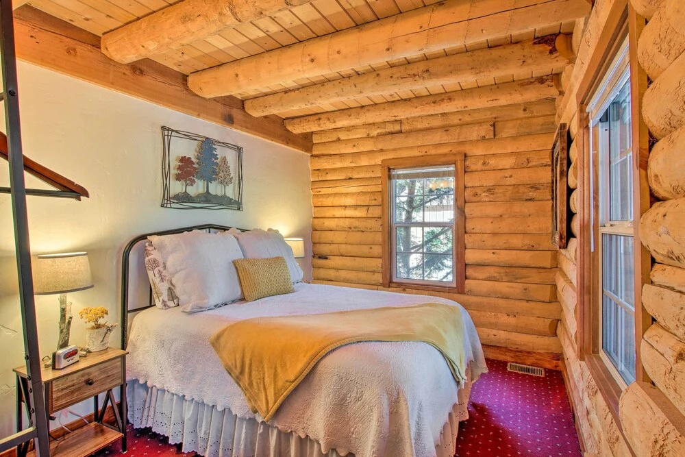 Pine Mountain Club Log Home w/ Deck + Grill!
