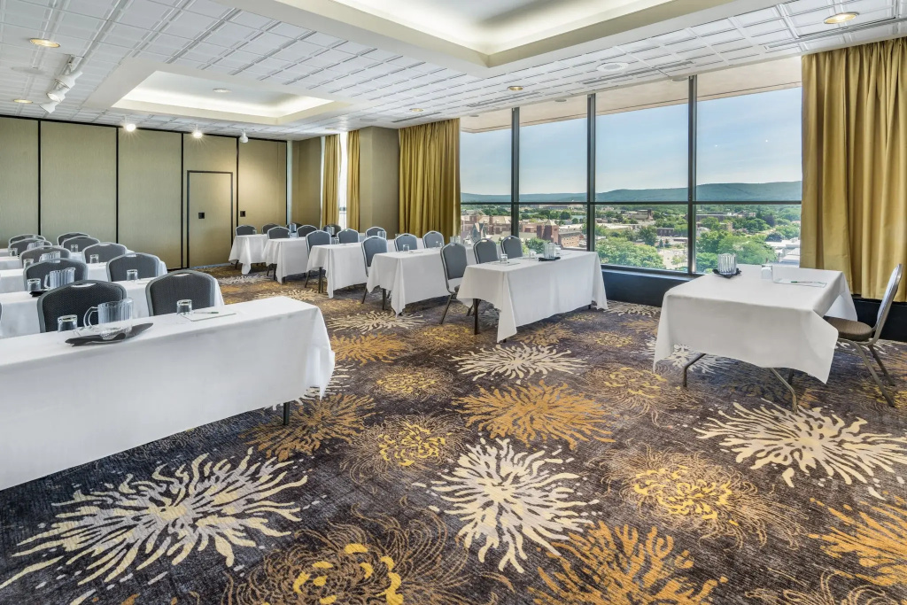 Holiday Inn & Suites Pittsfield-Berkshires by IHG - Général