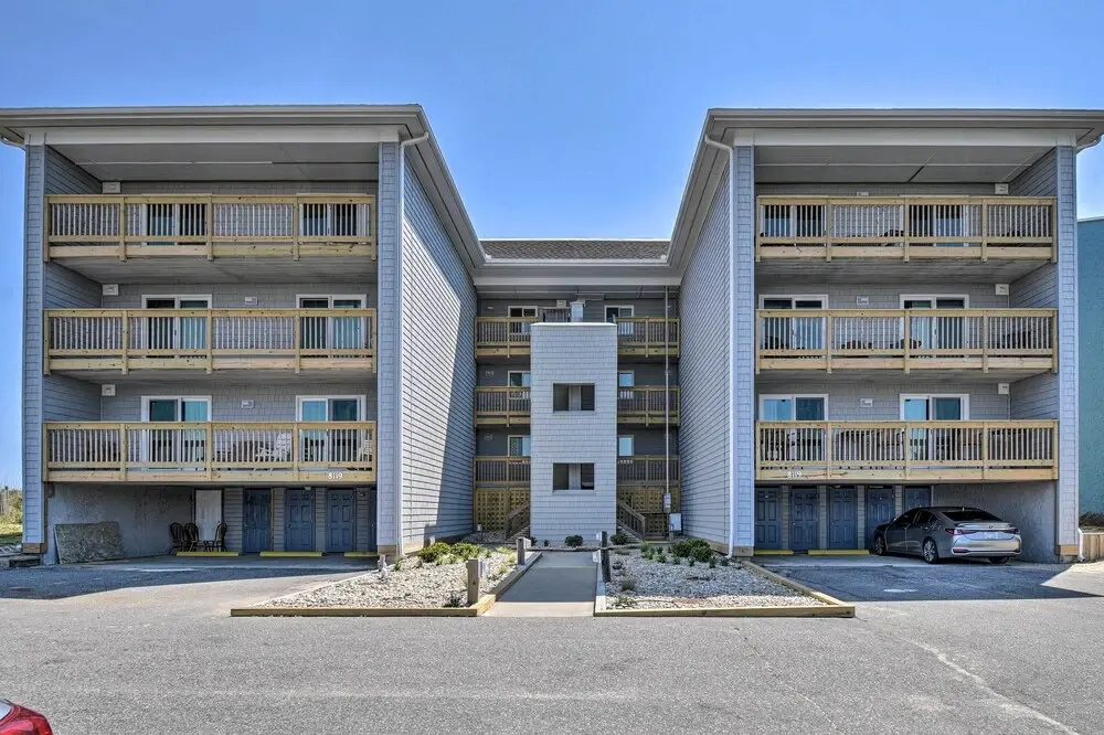 Beachfront Nags Head Condo w/ Private Balcony!
