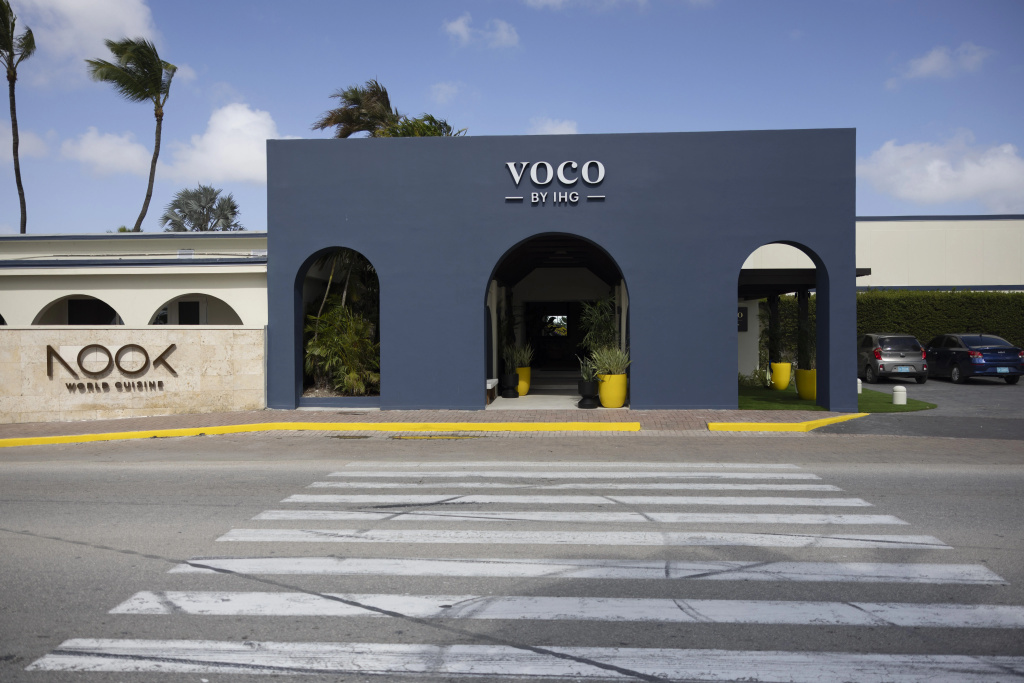 Voco Surfside Aruba Hotel