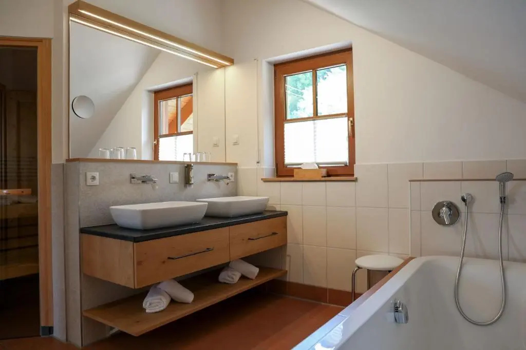 3 Bedrooms Cottage
