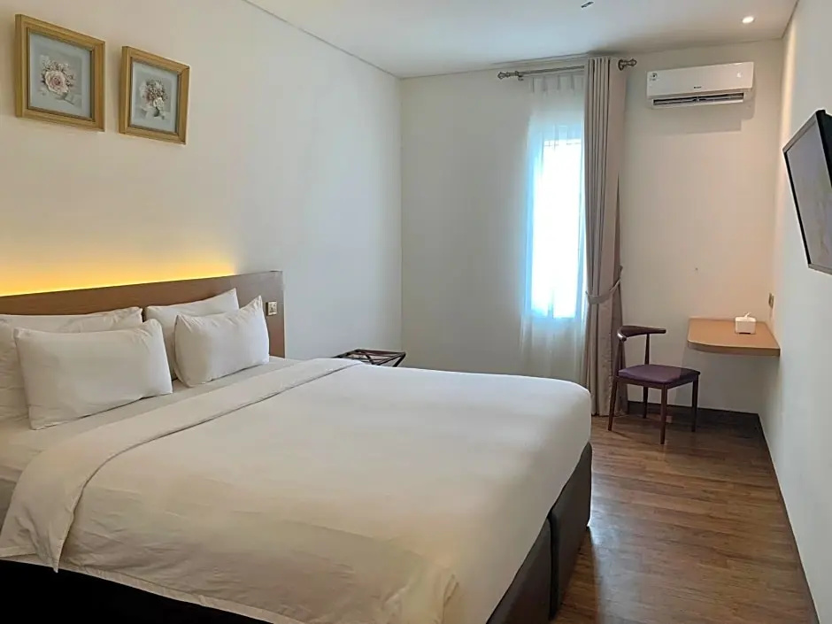 Deluxe Double room (full double bed)