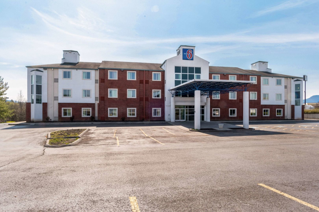 Motel 6 Newport, TN