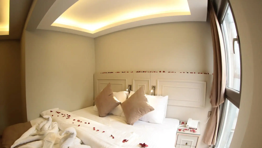 X-Nellyi Boutique Hotel