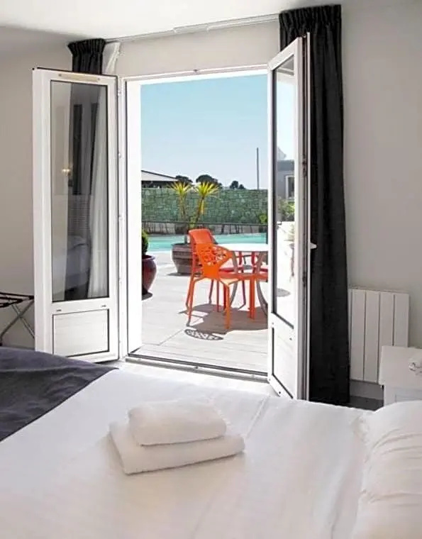Standard Double room with sea view (full double bed)
