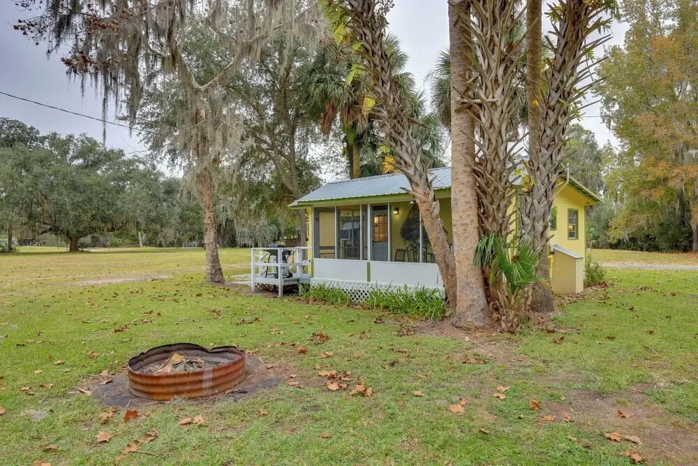 Hawthorne Angler's Cabin w/ Lake + Dock Access!