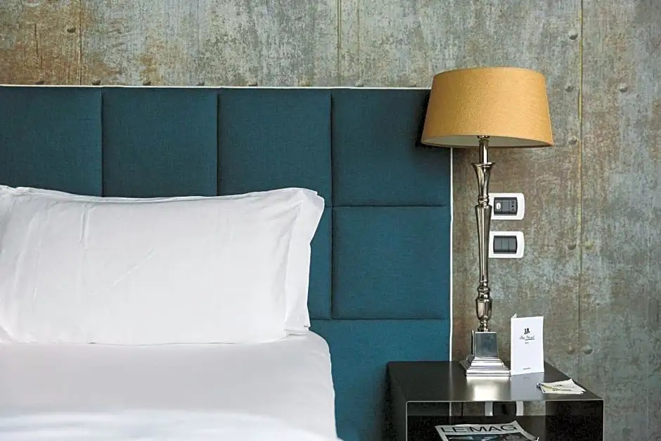 Deluxe Double room (full double bed)