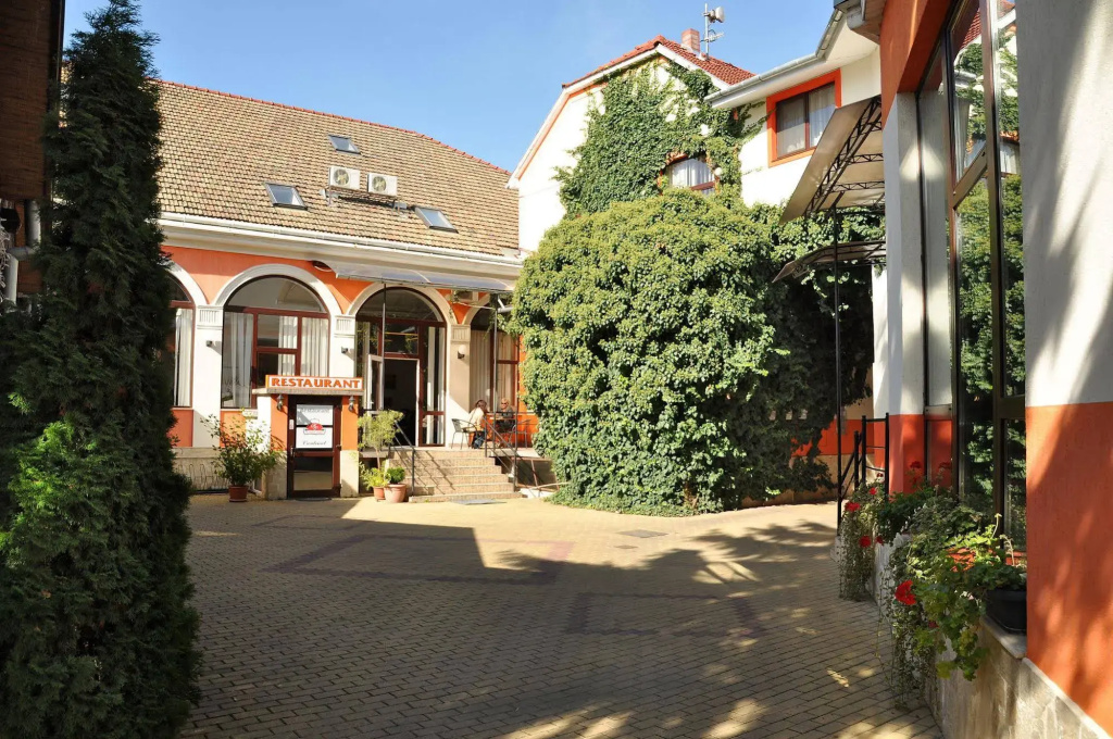 Hotel photo 12