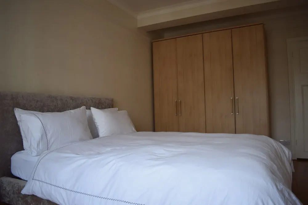 2 Bedroom Flat Near Hyde Park