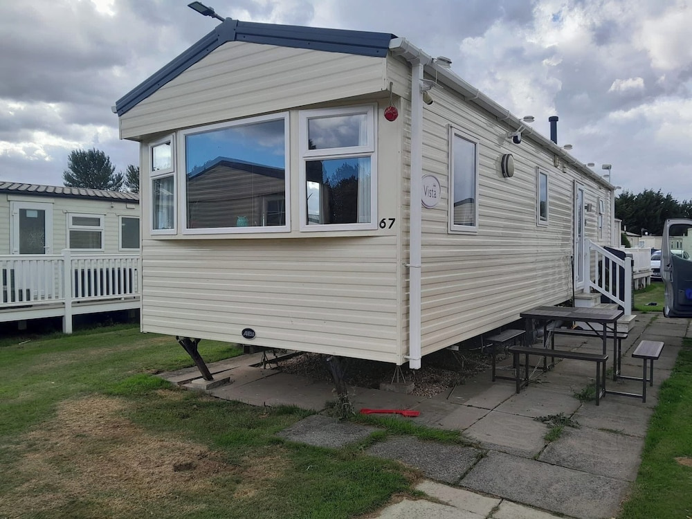 Chalet Sleeps 6 With Lake Views Parking