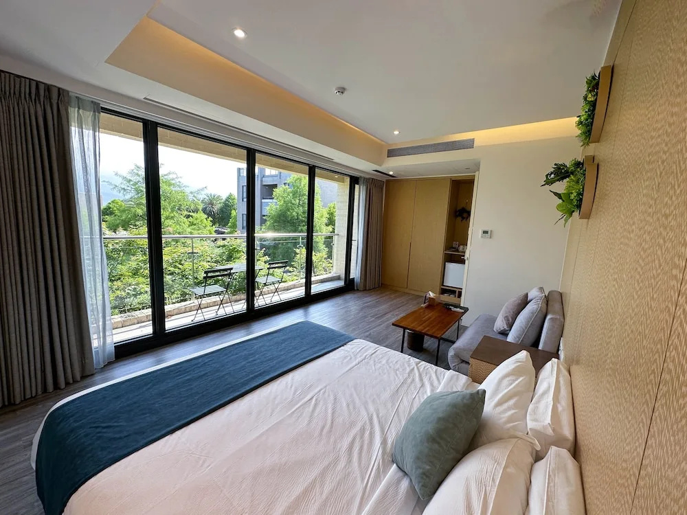 Luxury Double room with garden view (full double bed)