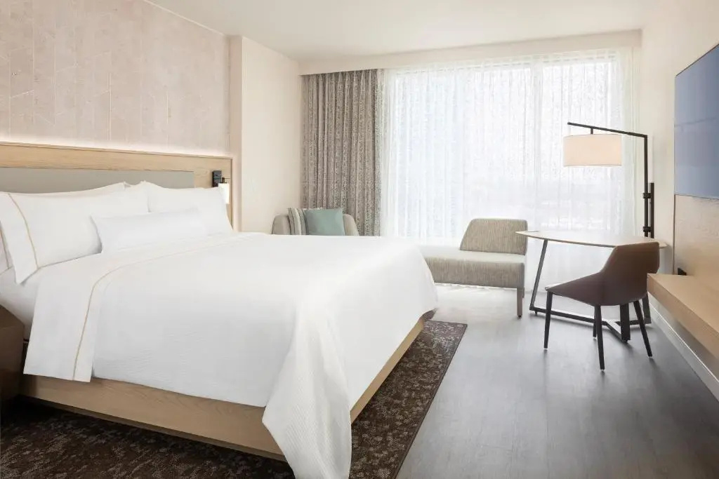 Deluxe Double room with mountain view (full double bed)