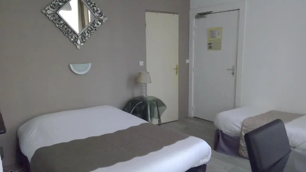 Standard Triple room