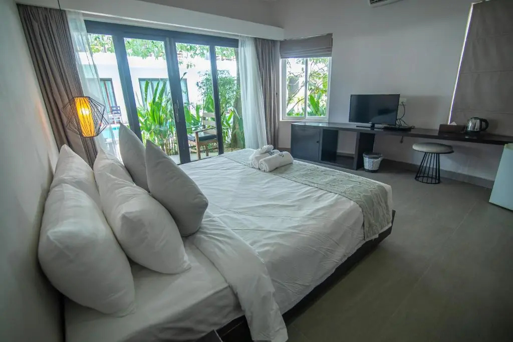 Standard Double Club room (full double bed)