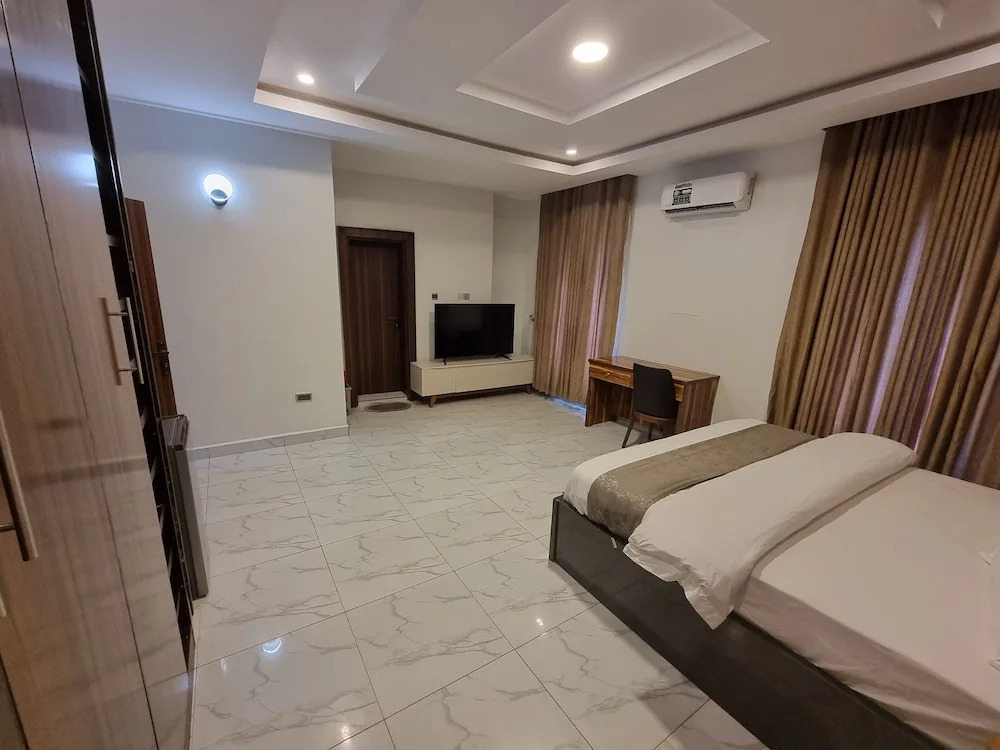 De James Hotels and Suites - фото 7