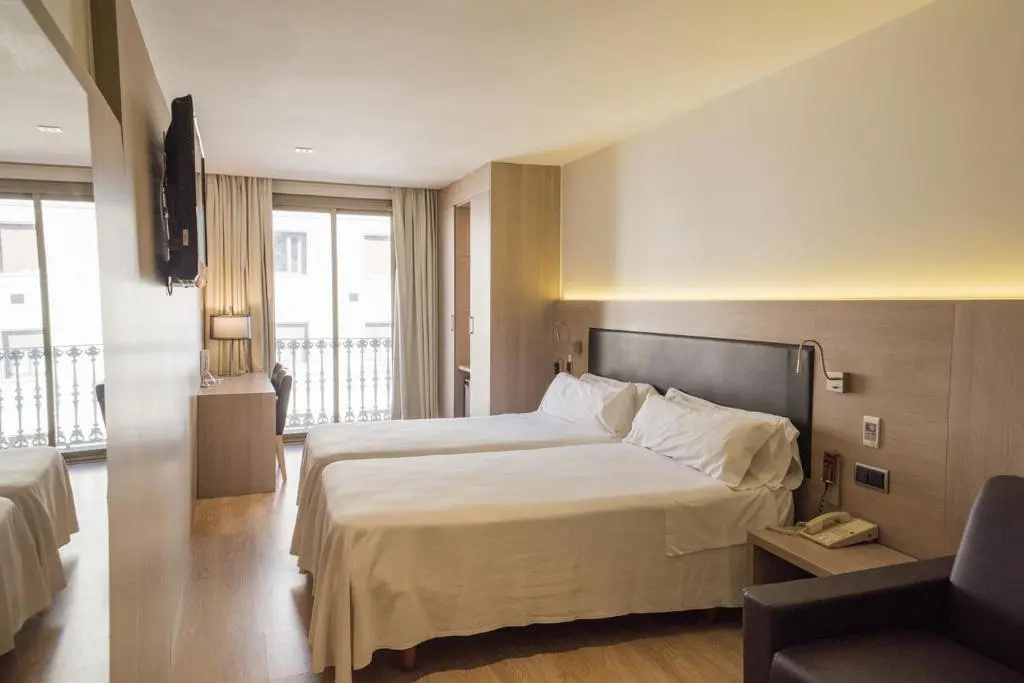 Double room with balcony (twin beds)
