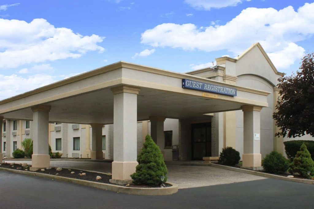 The Royal Inn & Suites
