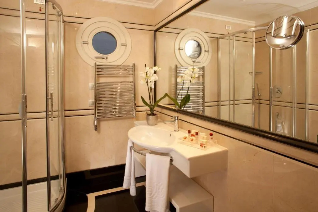 Superior Double room (full double bed)