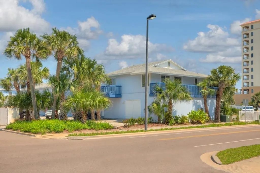 Sea La Vie Beach Oceanfront Patio Pet Friendly