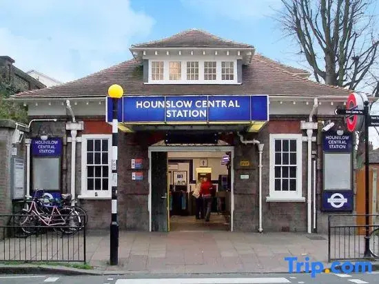 Central Studio in the Heart of Hounslow!