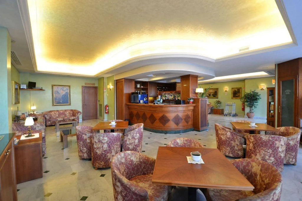 Hotel photo 12